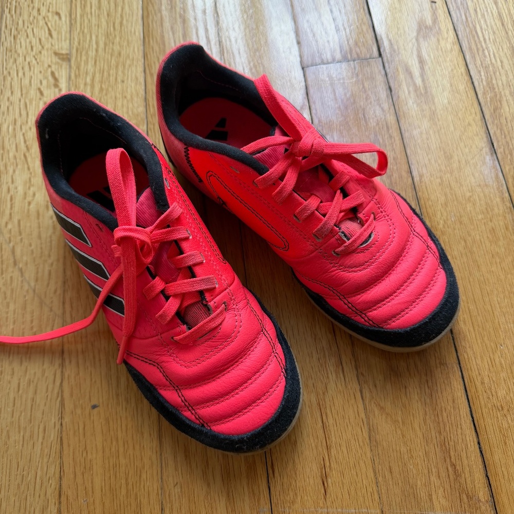 Kids soccer sneakers